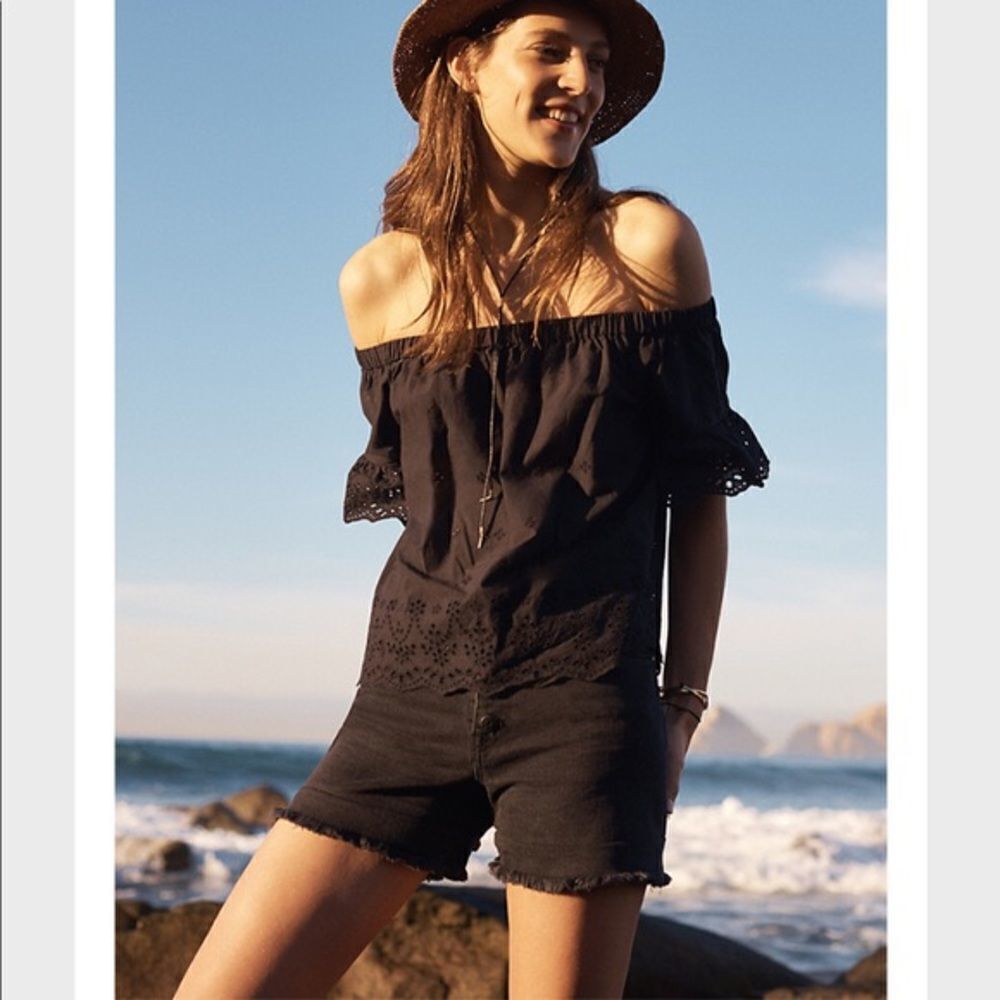 ✨ Madewell Off the Shoulder Eyelet Black Top ✨
